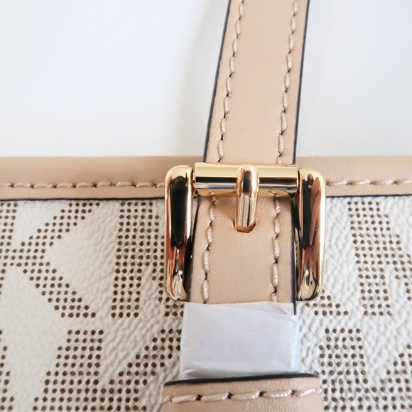 SOLD!!!🌼Michael Kors Jet Set Travel Tote Vanilla - Picture 6 of 15